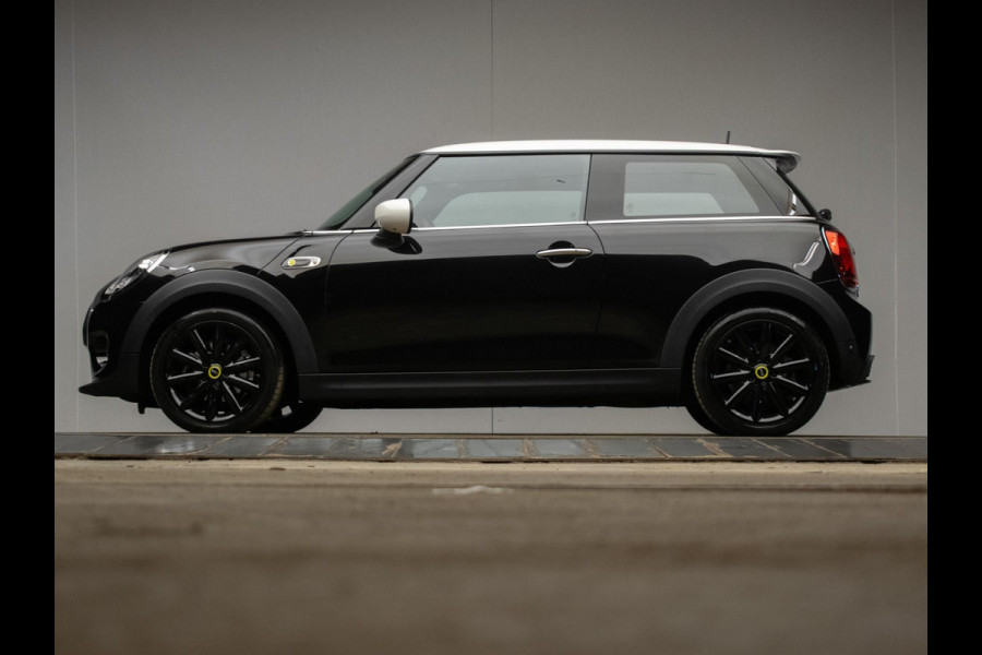 MINI Mini Electric Essential Sport 33 kWh (APPLE CARPLAY,NAVI,CRUISE,STOELVERWARMING,LED,CAMERA,PDC,KEYLESS,LM VELGEN,NETTE STAAT)