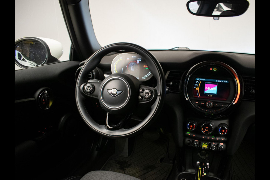 MINI Mini Electric Essential Sport 33 kWh (APPLE CARPLAY,NAVI,CRUISE,STOELVERWARMING,LED,CAMERA,PDC,KEYLESS,LM VELGEN,NETTE STAAT)