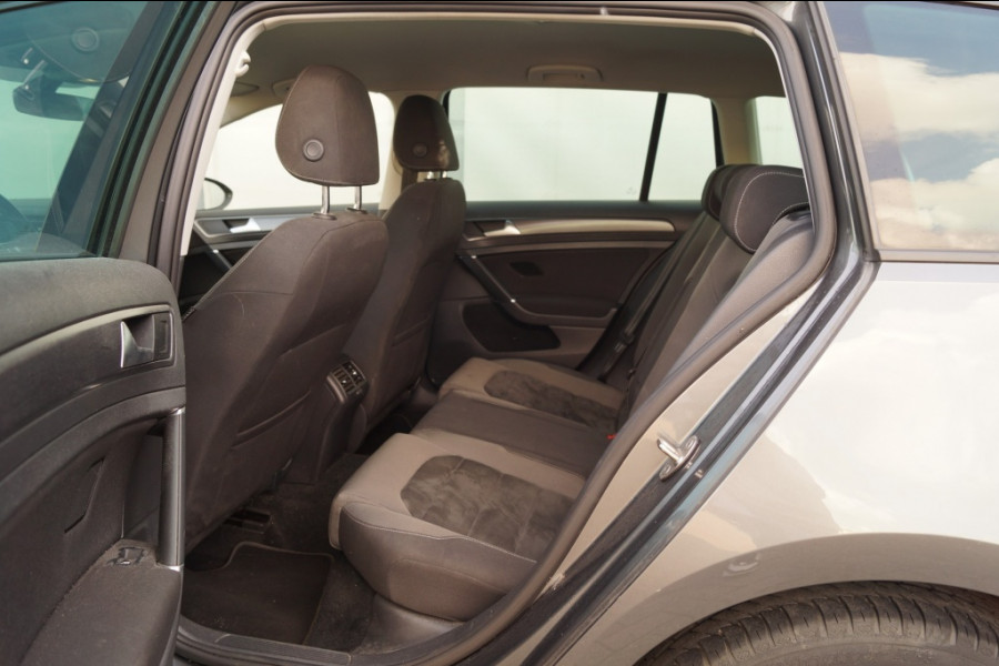 Volkswagen Golf Variant 1.6 TDI DSG Highline Business R-Line