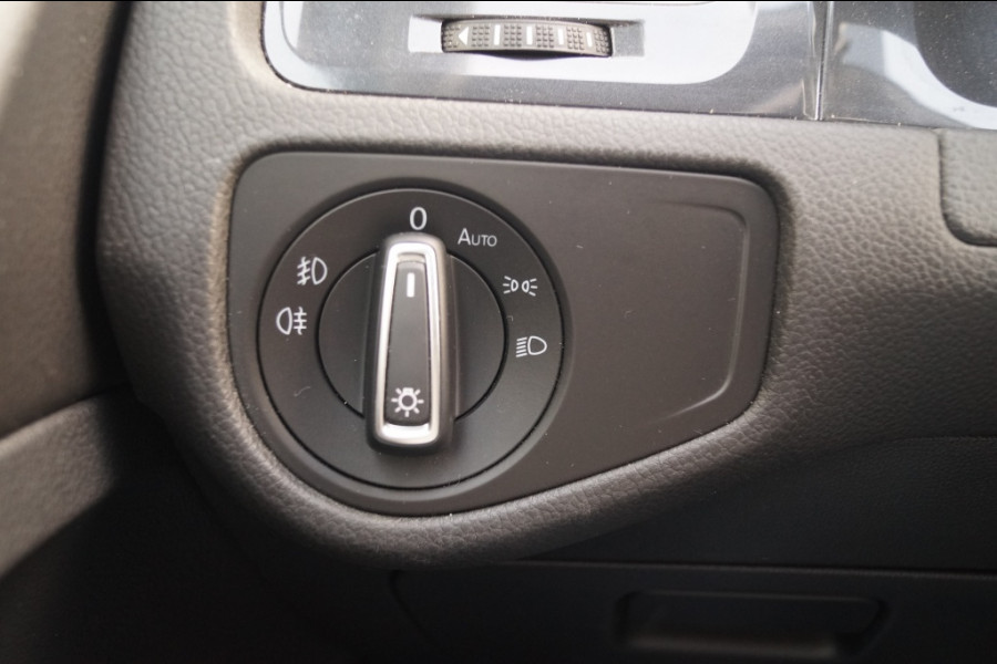 Volkswagen Golf Variant 1.6 TDI DSG Highline Business R-Line
