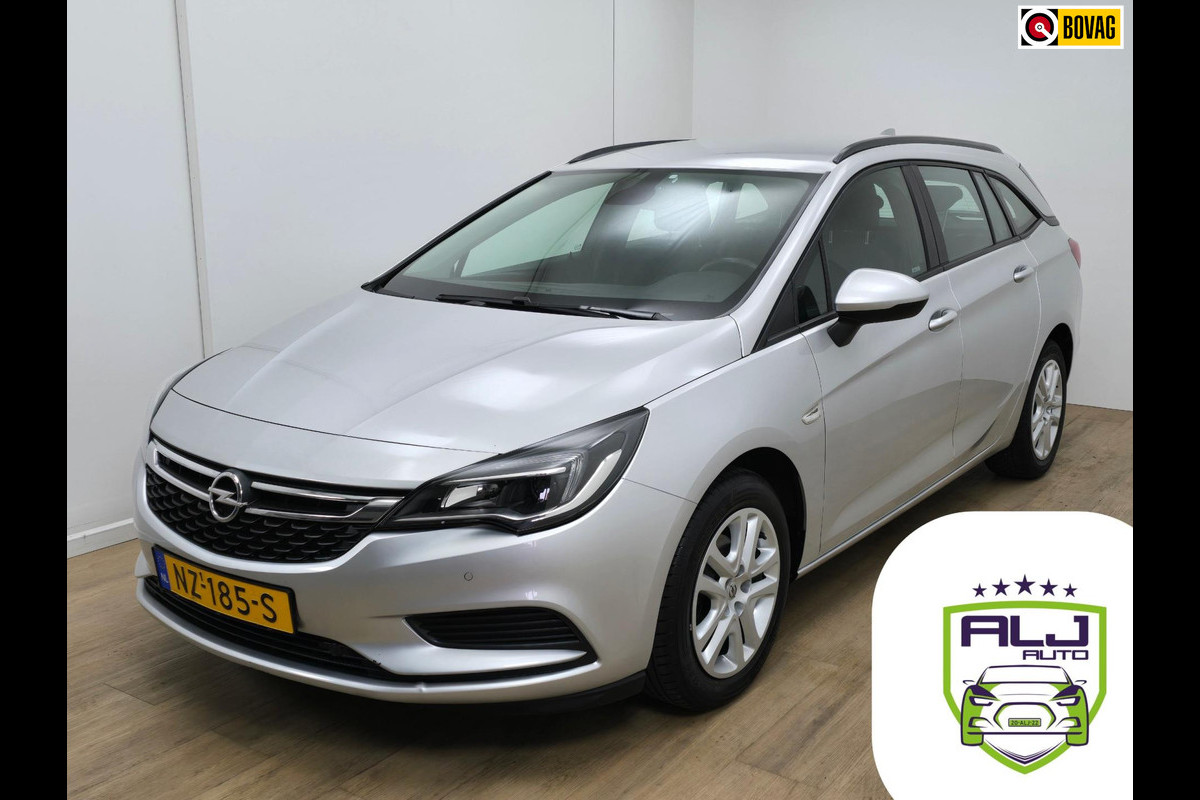 Opel Astra Sports Tourer Occasion 1.0 met trekhaak, parkeercamera en cruisecontrol | Carplay! | Tweedehands Opel Astra stationw. | Opel Astra Sports Tourer Occasion 1.0 met trekhaak, parkeercamera en cruisecontrol | Carplay! | Tweedehands Opel Astra stationw. |