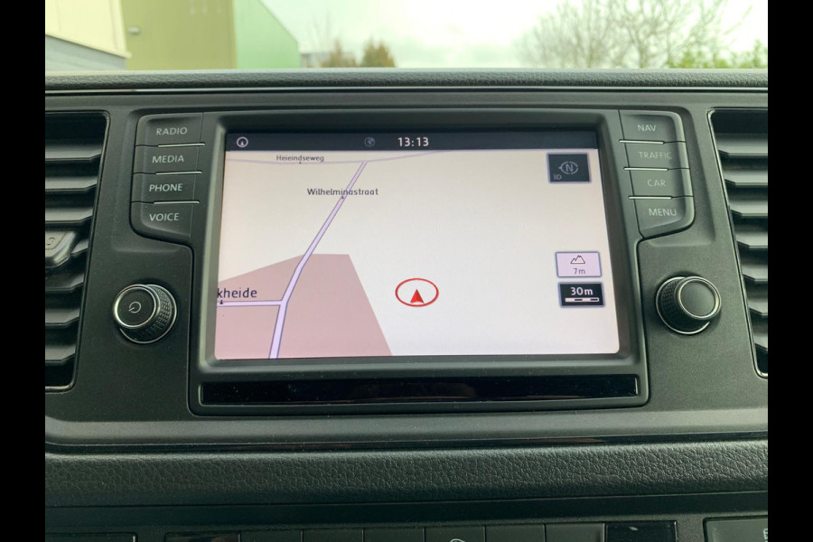 Volkswagen Crafter 2.0TDI L3H2 3p.Navigatie PDC-a+v Airco Cruise-Control Licht-Regensensor Dab+ Bluetooth Verwarmbare voorruit+ruitensproeiers Betonplex Lat-om-Lat Betimmering Schuifdeur 1e Eigenaar Euro 6 2.500KG trekvermogen
