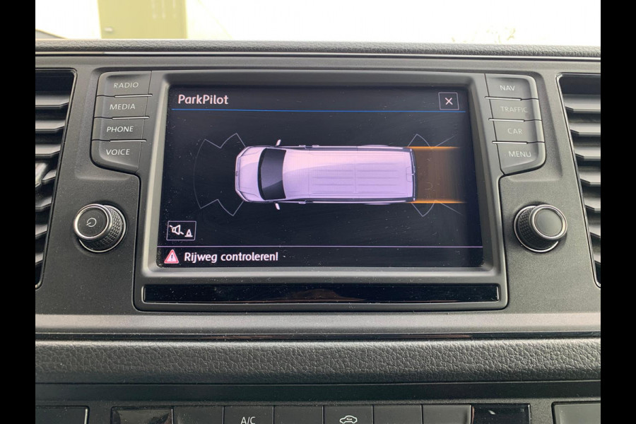 Volkswagen Crafter 2.0TDI L3H2 3p.Navigatie PDC-a+v Airco Cruise-Control Licht-Regensensor Dab+ Bluetooth Verwarmbare voorruit+ruitensproeiers Betonplex Lat-om-Lat Betimmering Schuifdeur 1e Eigenaar Euro 6 2.500KG trekvermogen