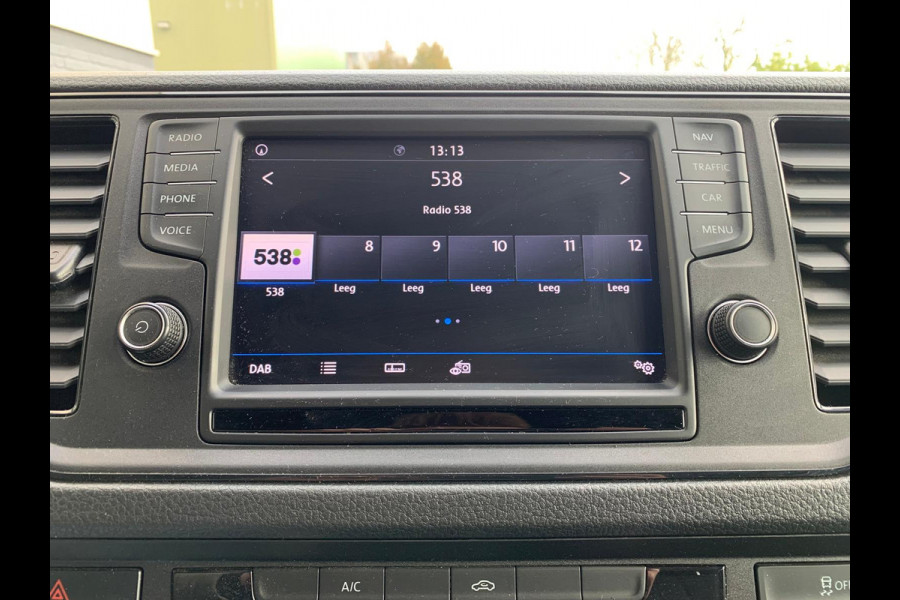 Volkswagen Crafter 2.0TDI L3H2 3p.Navigatie PDC-a+v Airco Cruise-Control Licht-Regensensor Dab+ Bluetooth Verwarmbare voorruit+ruitensproeiers Betonplex Lat-om-Lat Betimmering Schuifdeur 1e Eigenaar Euro 6 2.500KG trekvermogen