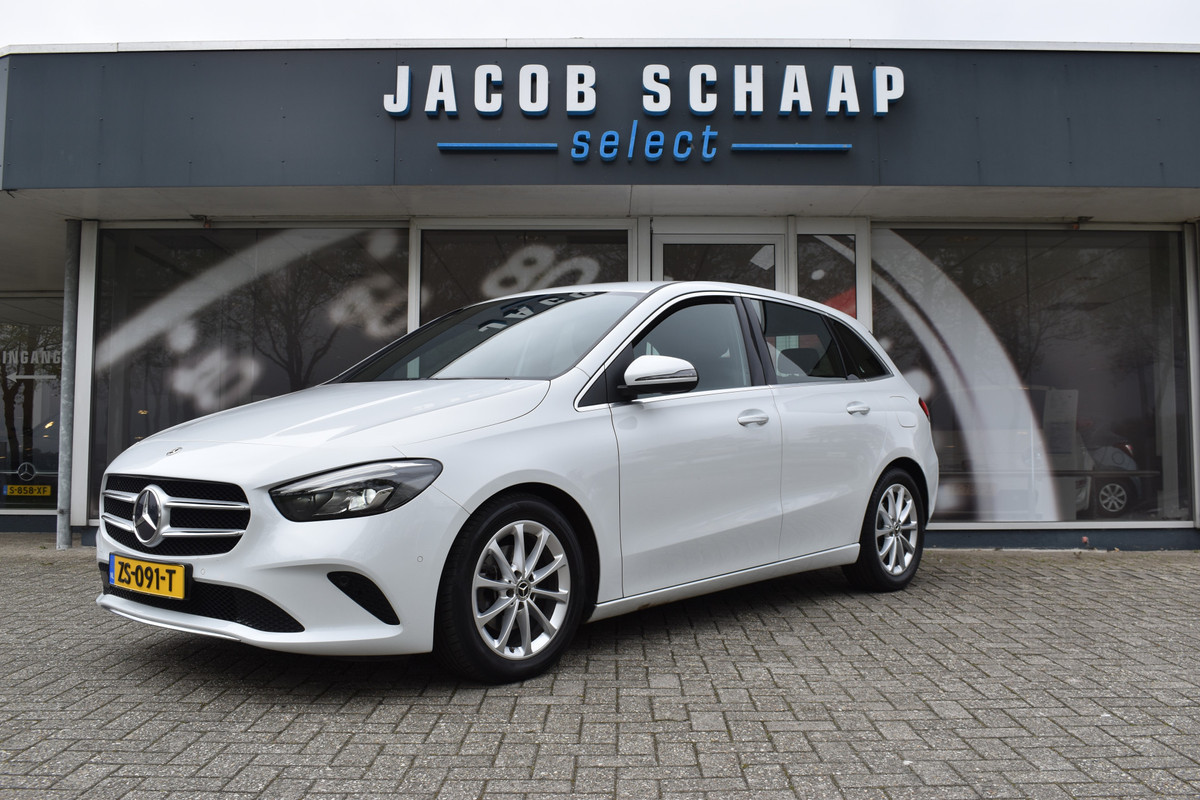 Mercedes-Benz B-Klasse 180 Launch Edition Automaat / Clima / Parkeerhulp / LED / Navi / Carplay