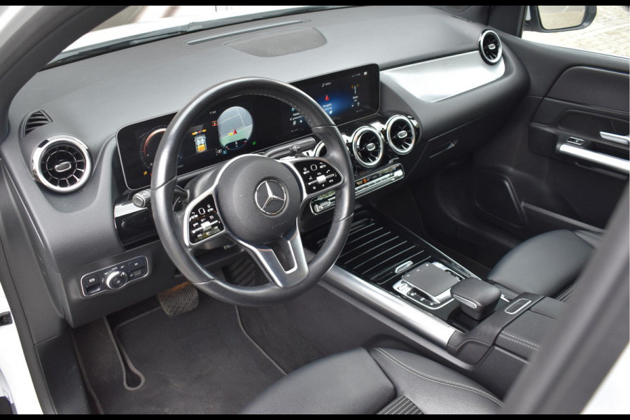 Mercedes-Benz B-Klasse 180 Launch Edition Automaat / Clima / Parkeerhulp / LED / Navi / Carplay