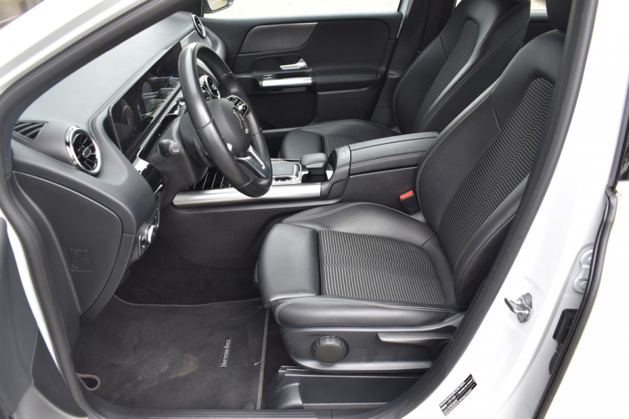 Mercedes-Benz B-Klasse 180 Launch Edition Automaat / Clima / Parkeerhulp / LED / Navi / Carplay