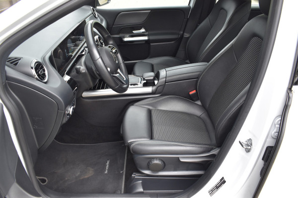 Mercedes-Benz B-Klasse 180 Launch Edition Automaat / Clima / Parkeerhulp / LED / Navi / Carplay