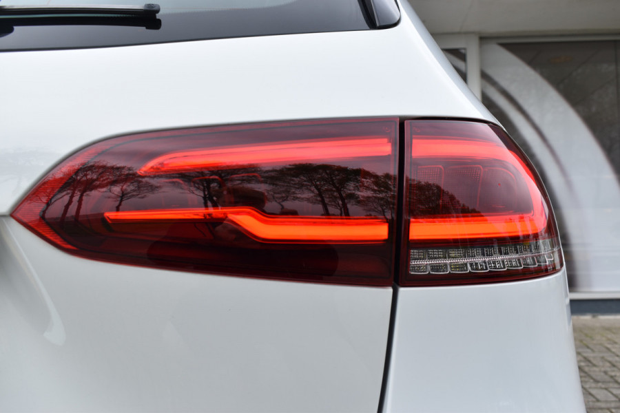 Mercedes-Benz B-Klasse 180 Launch Edition Automaat / Clima / Parkeerhulp / LED / Navi / Carplay