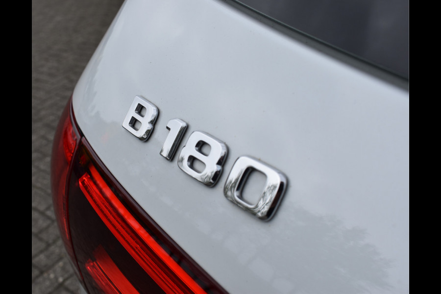 Mercedes-Benz B-Klasse 180 Launch Edition Automaat / Clima / Parkeerhulp / LED / Navi / Carplay