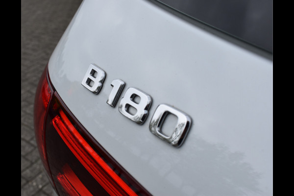Mercedes-Benz B-Klasse 180 Launch Edition Automaat / Clima / Parkeerhulp / LED / Navi / Carplay