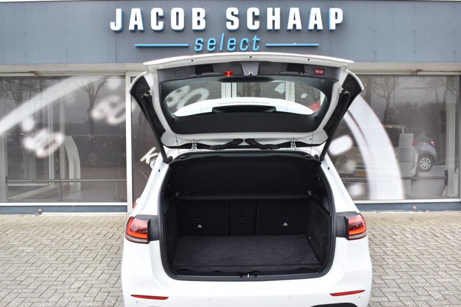Mercedes-Benz B-Klasse 180 Launch Edition Automaat / Clima / Parkeerhulp / LED / Navi / Carplay