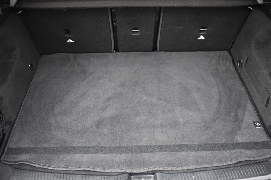 Mercedes-Benz B-Klasse 180 Launch Edition Automaat / Clima / Parkeerhulp / LED / Navi / Carplay