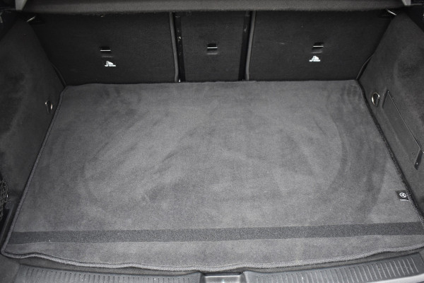 Mercedes-Benz B-Klasse 180 Launch Edition Automaat / Clima / Parkeerhulp / LED / Navi / Carplay