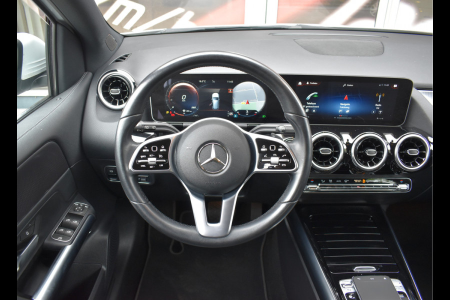 Mercedes-Benz B-Klasse 180 Launch Edition Automaat / Clima / Parkeerhulp / LED / Navi / Carplay