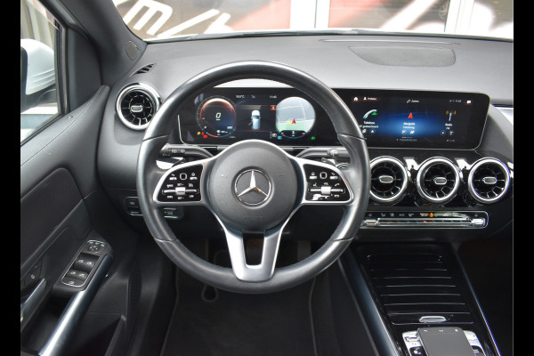 Mercedes-Benz B-Klasse 180 Launch Edition Automaat / Clima / Parkeerhulp / LED / Navi / Carplay
