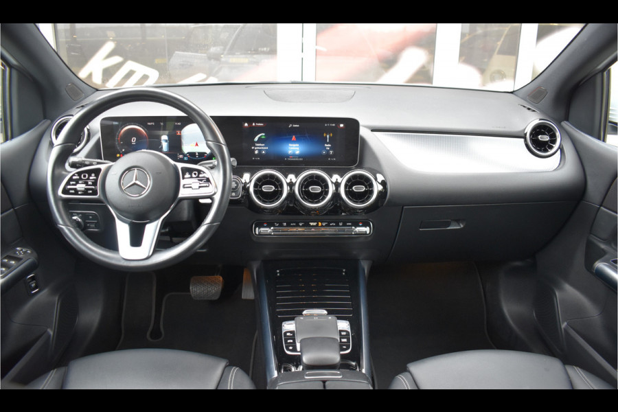 Mercedes-Benz B-Klasse 180 Launch Edition Automaat / Clima / Parkeerhulp / LED / Navi / Carplay