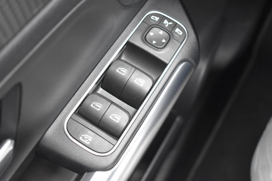 Mercedes-Benz B-Klasse 180 Launch Edition Automaat / Clima / Parkeerhulp / LED / Navi / Carplay