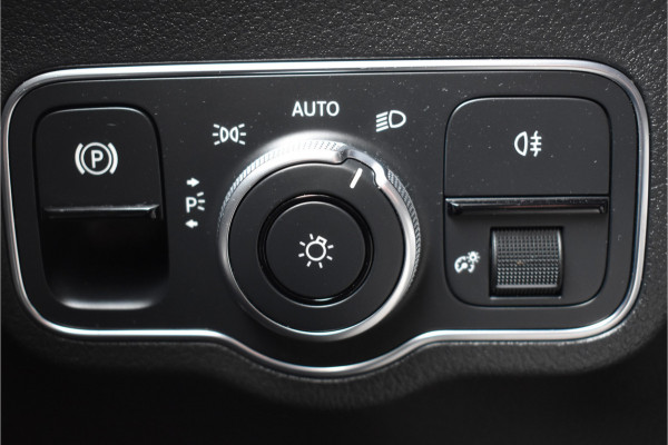 Mercedes-Benz B-Klasse 180 Launch Edition Automaat / Clima / Parkeerhulp / LED / Navi / Carplay