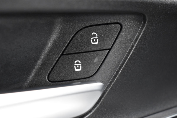Mercedes-Benz B-Klasse 180 Launch Edition Automaat / Clima / Parkeerhulp / LED / Navi / Carplay