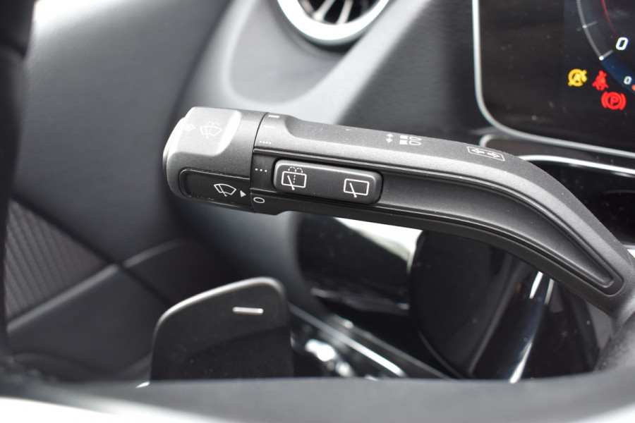 Mercedes-Benz B-Klasse 180 Launch Edition Automaat / Clima / Parkeerhulp / LED / Navi / Carplay
