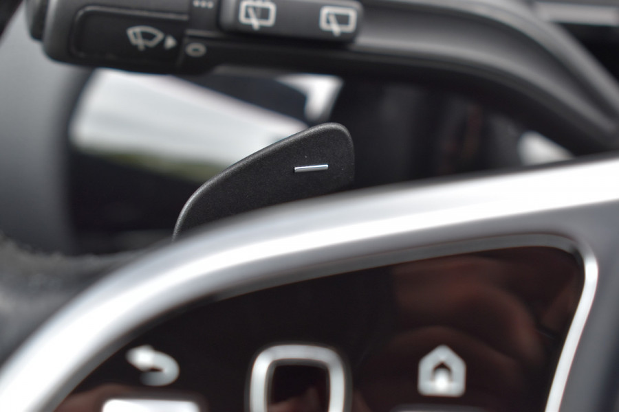 Mercedes-Benz B-Klasse 180 Launch Edition Automaat / Clima / Parkeerhulp / LED / Navi / Carplay
