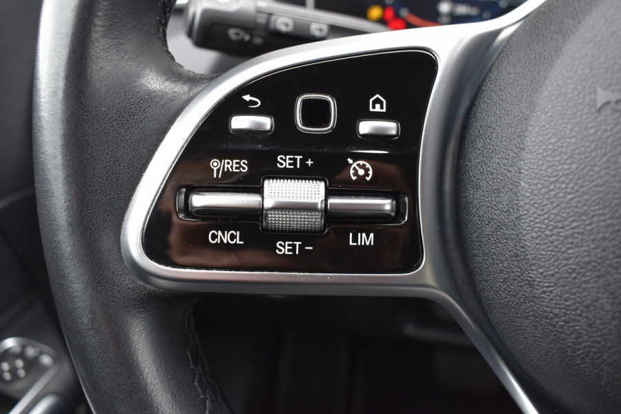 Mercedes-Benz B-Klasse 180 Launch Edition Automaat / Clima / Parkeerhulp / LED / Navi / Carplay