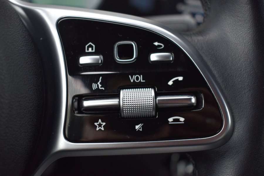Mercedes-Benz B-Klasse 180 Launch Edition Automaat / Clima / Parkeerhulp / LED / Navi / Carplay
