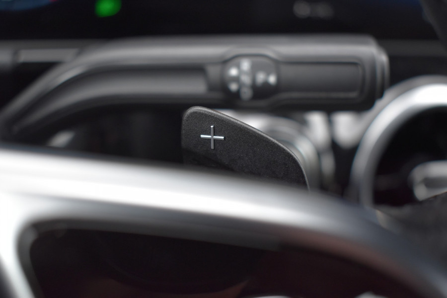Mercedes-Benz B-Klasse 180 Launch Edition Automaat / Clima / Parkeerhulp / LED / Navi / Carplay
