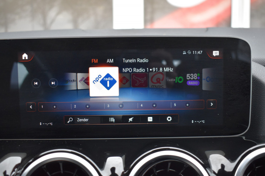 Mercedes-Benz B-Klasse 180 Launch Edition Automaat / Clima / Parkeerhulp / LED / Navi / Carplay