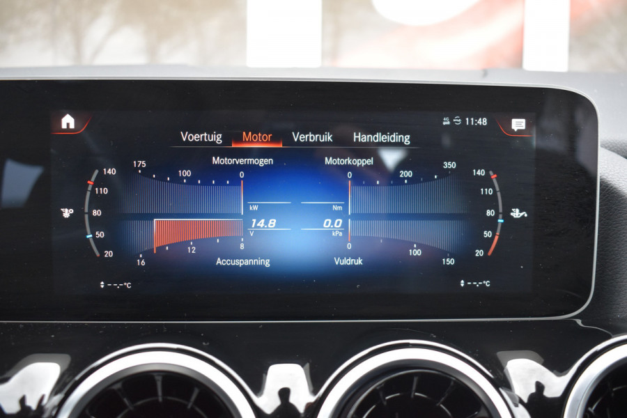 Mercedes-Benz B-Klasse 180 Launch Edition Automaat / Clima / Parkeerhulp / LED / Navi / Carplay