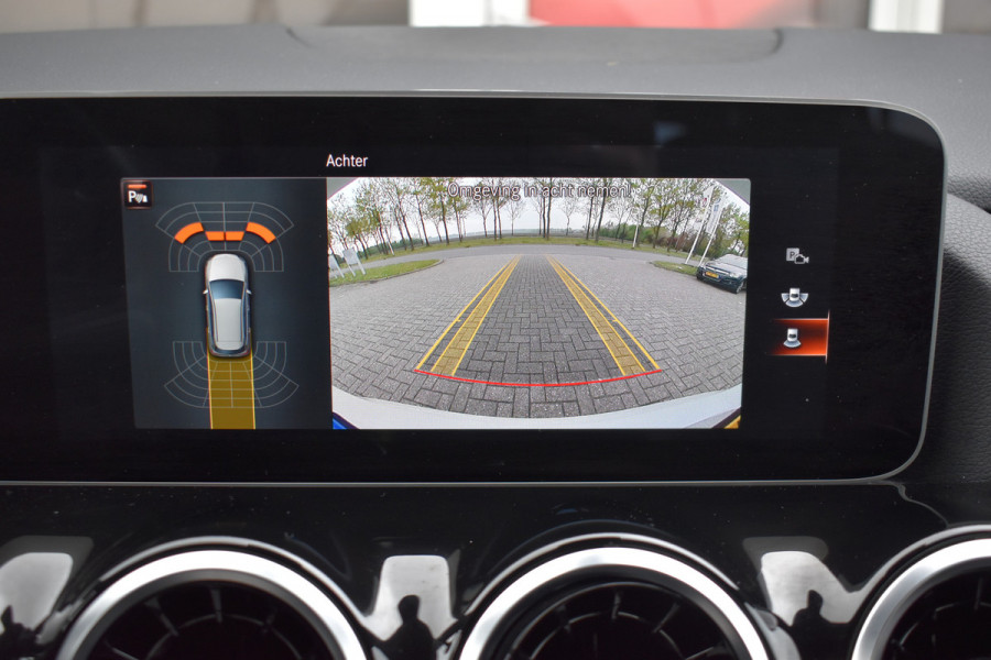 Mercedes-Benz B-Klasse 180 Launch Edition Automaat / Clima / Parkeerhulp / LED / Navi / Carplay