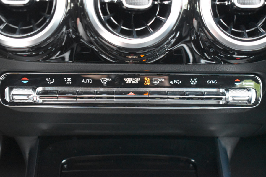 Mercedes-Benz B-Klasse 180 Launch Edition Automaat / Clima / Parkeerhulp / LED / Navi / Carplay
