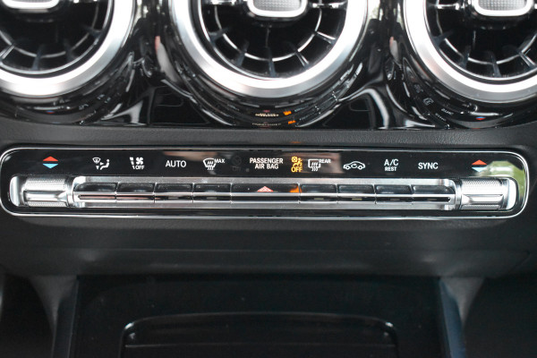 Mercedes-Benz B-Klasse 180 Launch Edition Automaat / Clima / Parkeerhulp / LED / Navi / Carplay