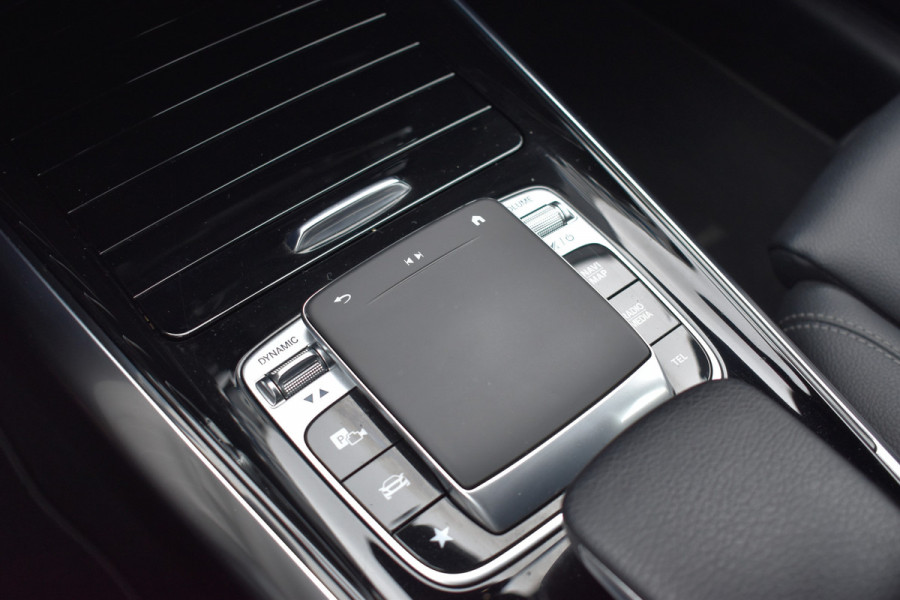 Mercedes-Benz B-Klasse 180 Launch Edition Automaat / Clima / Parkeerhulp / LED / Navi / Carplay