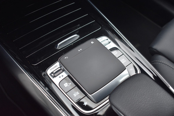 Mercedes-Benz B-Klasse 180 Launch Edition Automaat / Clima / Parkeerhulp / LED / Navi / Carplay