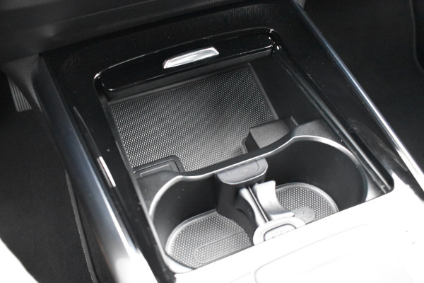 Mercedes-Benz B-Klasse 180 Launch Edition Automaat / Clima / Parkeerhulp / LED / Navi / Carplay