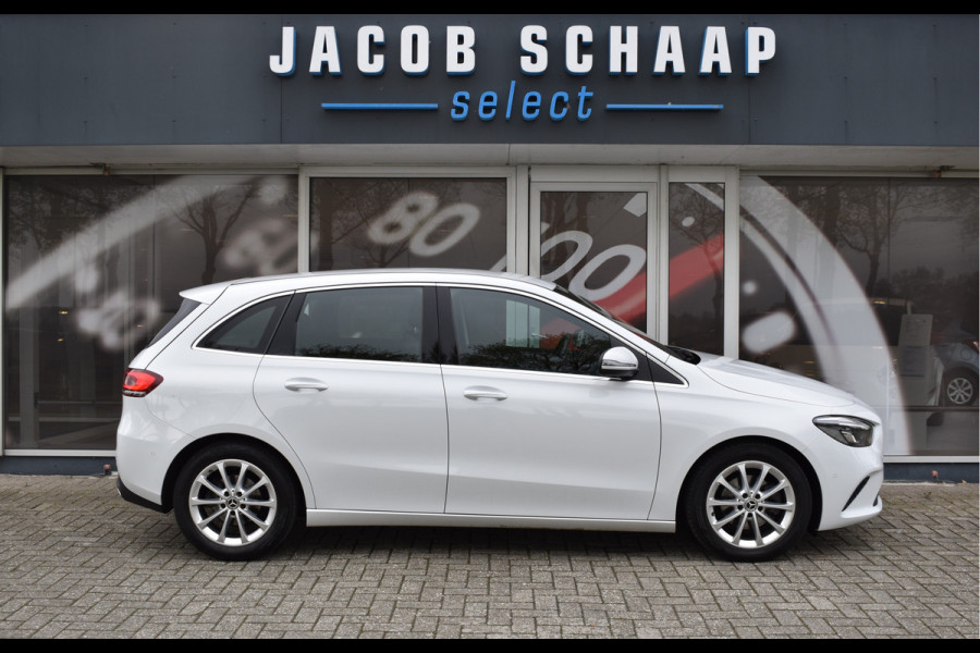 Mercedes-Benz B-Klasse 180 Launch Edition Automaat / Clima / Parkeerhulp / LED / Navi / Carplay
