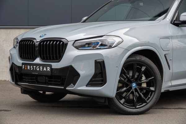 BMW X3 xDrive30e *M-Sport / Panorama / Surround-view / Memory / HUD / Laser / Keyless*