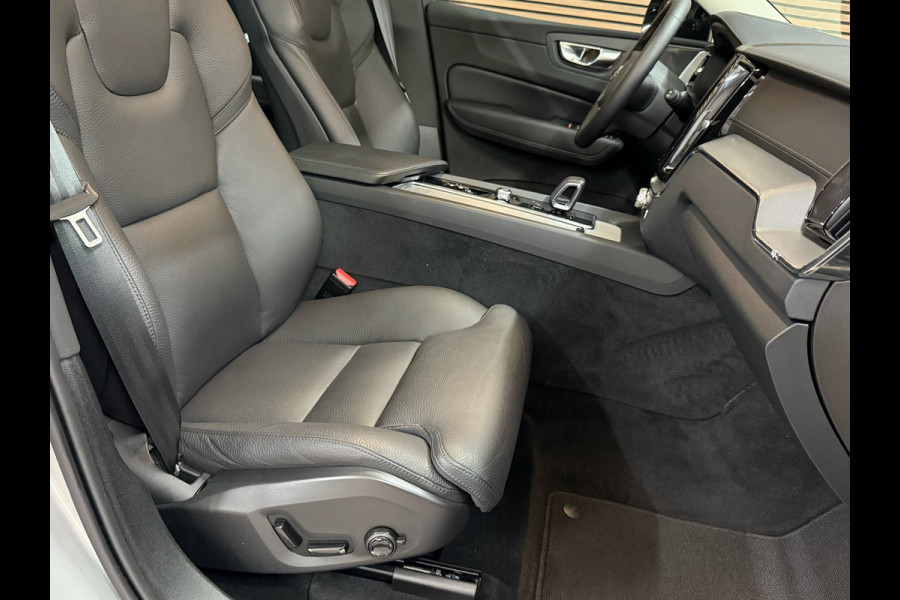 Volvo XC60 2.0 T8 Plug-in hybrid AWD Ultimate Dark | Pano | Luchtvering | 20 Inch | Elektr trekhaak
