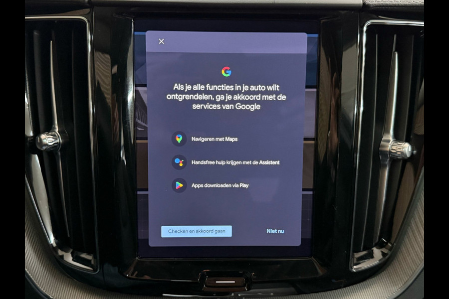 Volvo XC60 2.0 T8 Plug-in hybrid AWD Ultimate Dark | Pano | Luchtvering | 20 Inch | Elektr trekhaak
