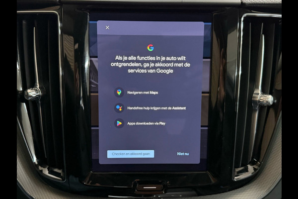 Volvo XC60 2.0 T8 Plug-in hybrid AWD Ultimate Dark | Pano | Luchtvering | 20 Inch | Elektr trekhaak