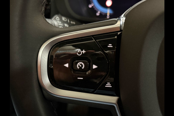 Volvo XC60 2.0 T8 Plug-in hybrid AWD Ultimate Dark | Pano | Luchtvering | 20 Inch | Elektr trekhaak