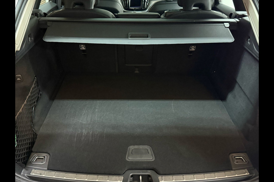 Volvo XC60 2.0 T8 Plug-in hybrid AWD Ultimate Dark | Pano | Luchtvering | 20 Inch | Elektr trekhaak