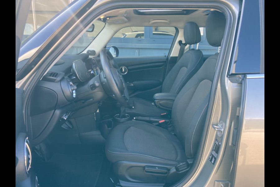 MINI Mini 1.5 Cooper 136pk Business Edition 5-drs. SCHUIFDAK/HARMANKARDON/HUD/CARPLAY/STOELVERWARMING
