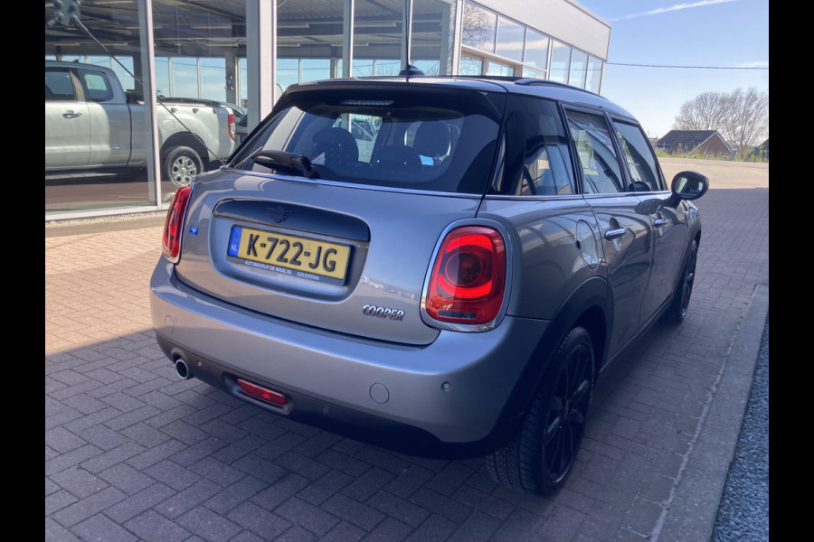 MINI Cooper 1.5 136pk Business Edition 5-drs. SCHUIFDAK/HARMANKARDON/HUD/CARPLAYSTOELVERWARMING