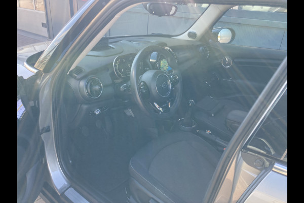 MINI Cooper 1.5 136pk Business Edition 5-drs. SCHUIFDAK/HARMANKARDON/HUD/CARPLAYSTOELVERWARMING
