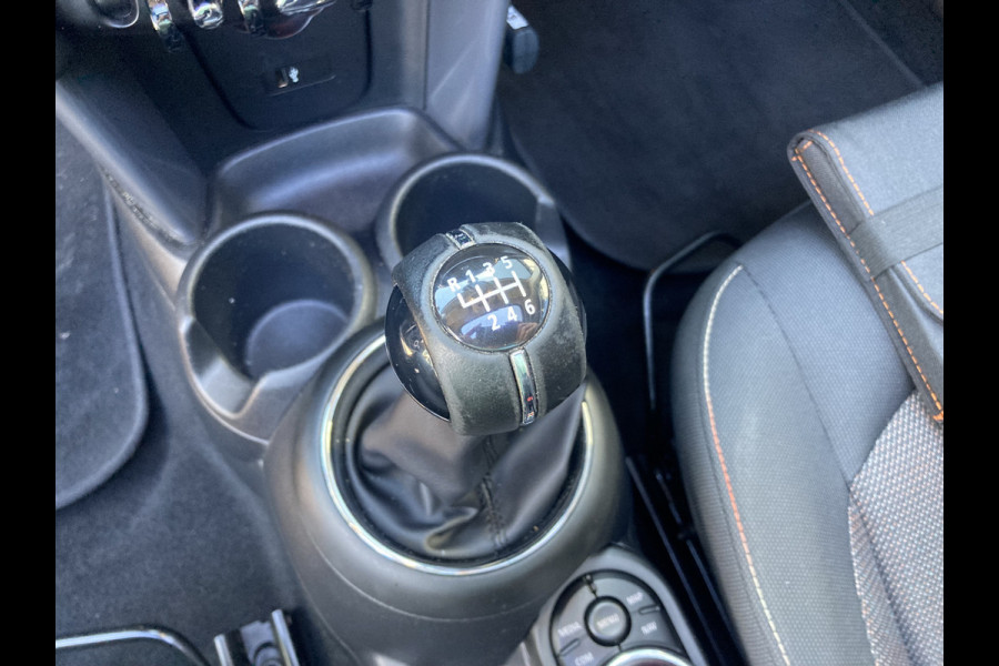 MINI Cooper 1.5 136pk Business Edition 5-drs. SCHUIFDAK/HARMANKARDON/HUD/CARPLAYSTOELVERWARMING