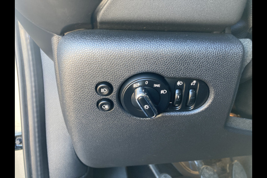 MINI Cooper 1.5 136pk Business Edition 5-drs. SCHUIFDAK/HARMANKARDON/HUD/CARPLAYSTOELVERWARMING