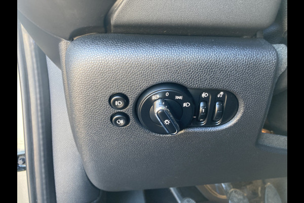 MINI Cooper 1.5 136pk Business Edition 5-drs. SCHUIFDAK/HARMANKARDON/HUD/CARPLAYSTOELVERWARMING